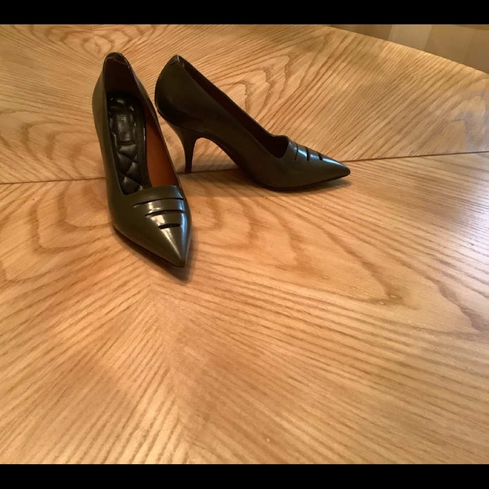 Shoes - Picture 2 of 4